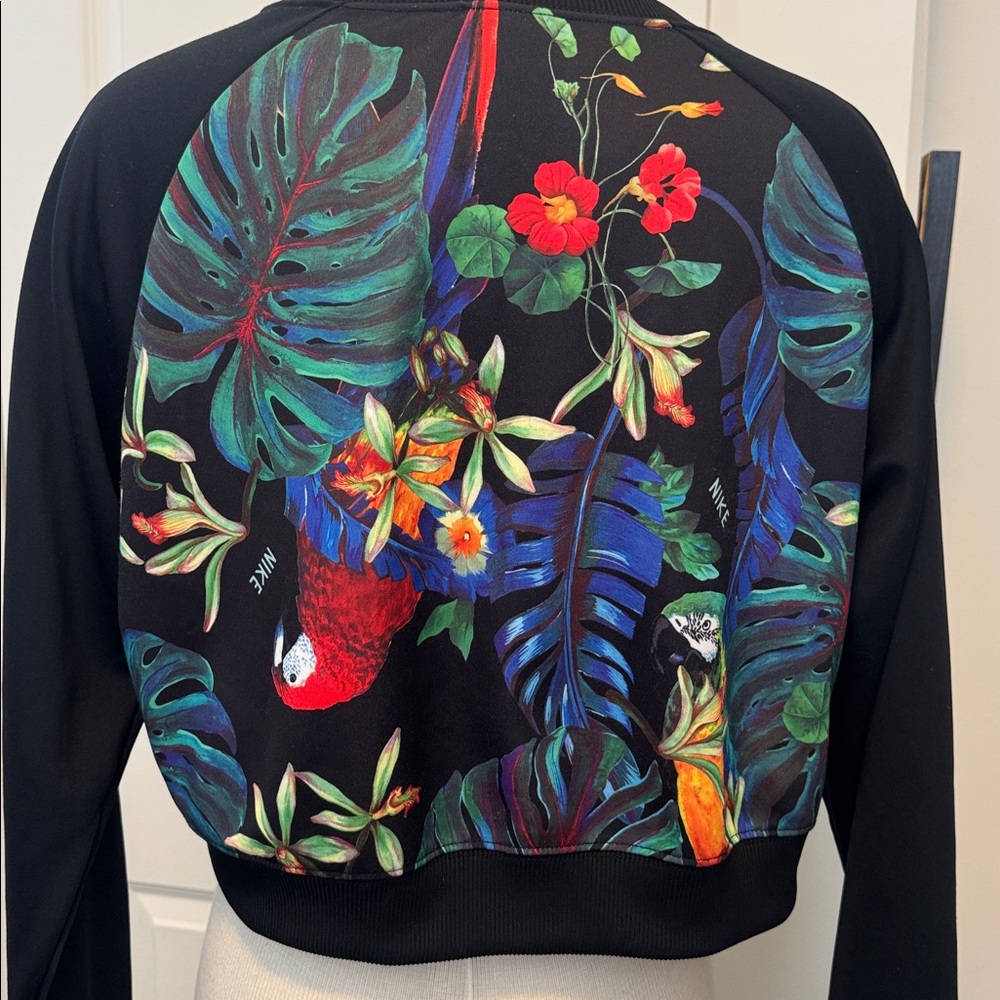 Nike Black Sweatshirt with Tropical Print - Picture 5 of 8